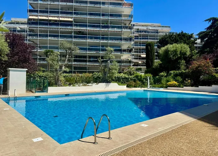 Beau Proche Des Plages Piscine 公寓 *